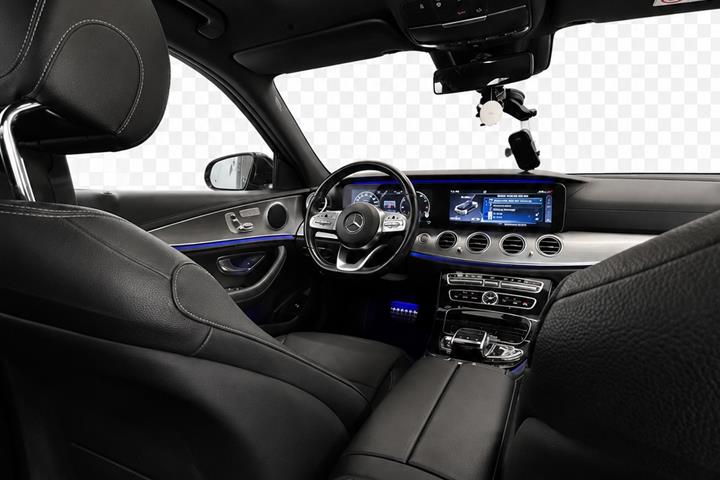 Blå Mercedes E300 de fra 2019
