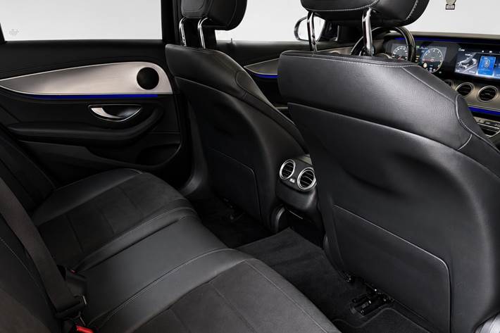 Blå Mercedes E300 de fra 2019