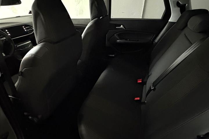 Grå Peugeot 308 fra 2021
