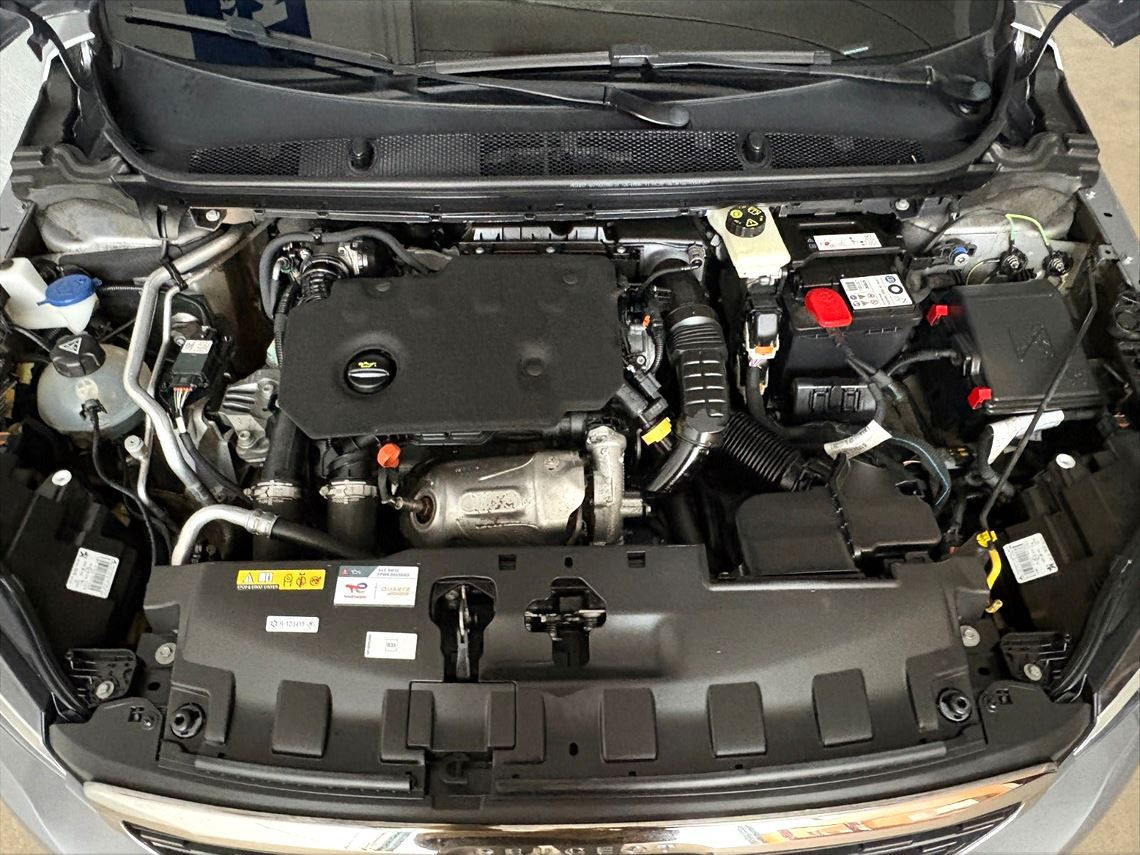 Grå Peugeot 308 fra 2021