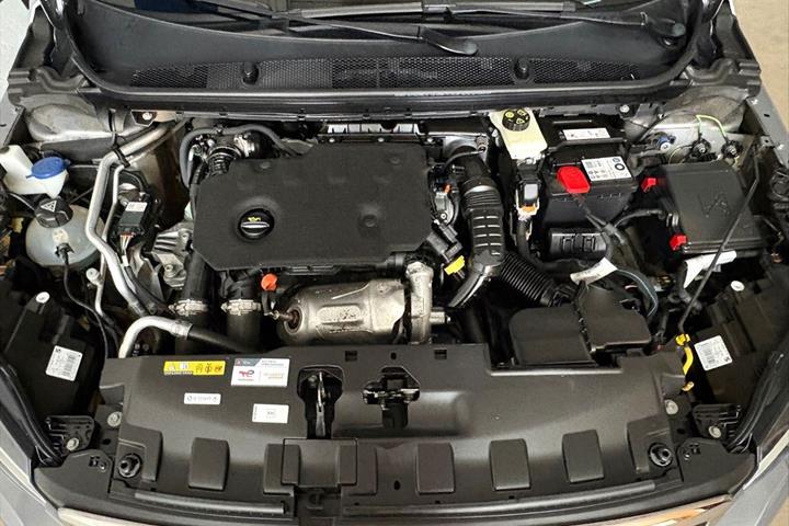 Grå Peugeot 308 fra 2021