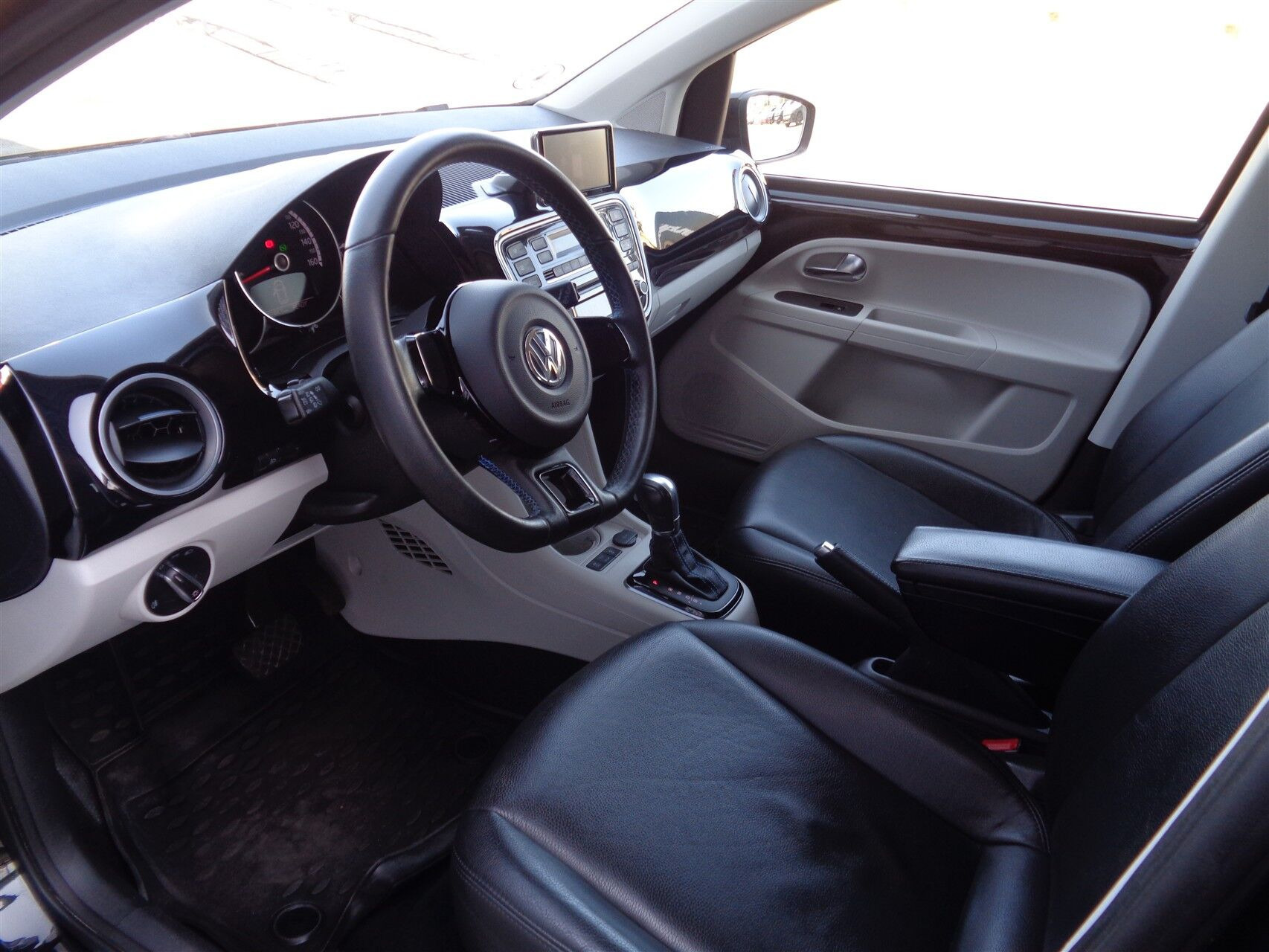 Sort VW UP! fra 2015