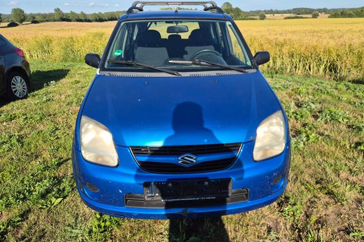 Blå Suzuki Ignis fra 2005