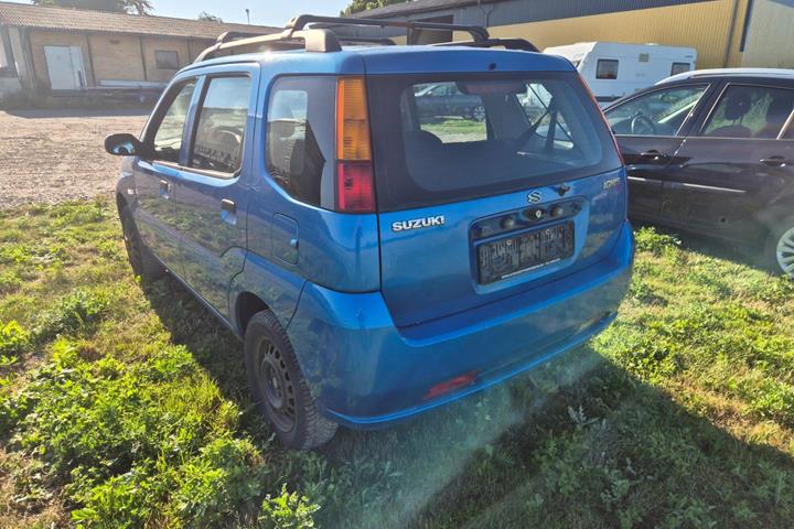 Blå Suzuki Ignis fra 2005