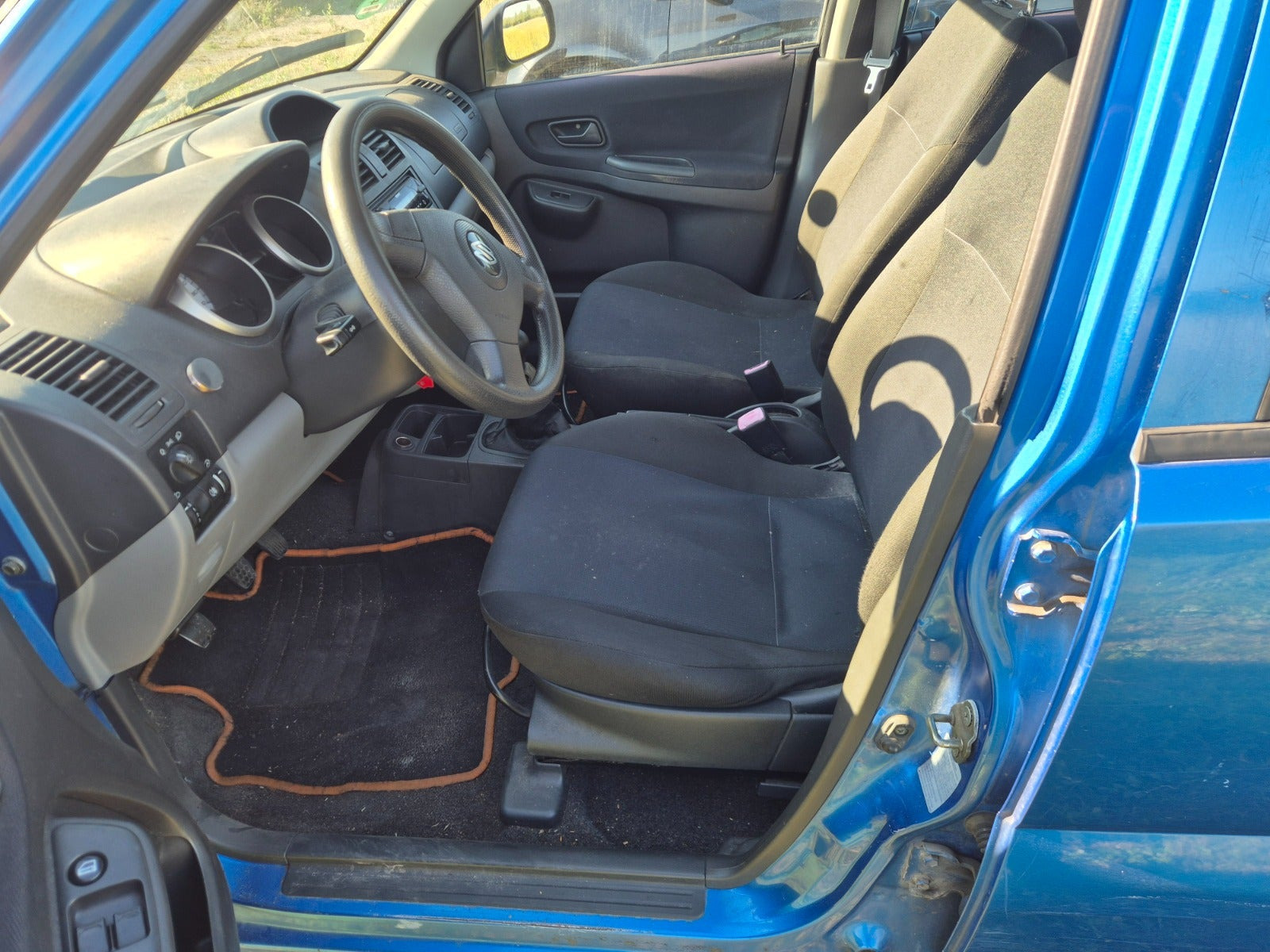Blå Suzuki Ignis fra 2005