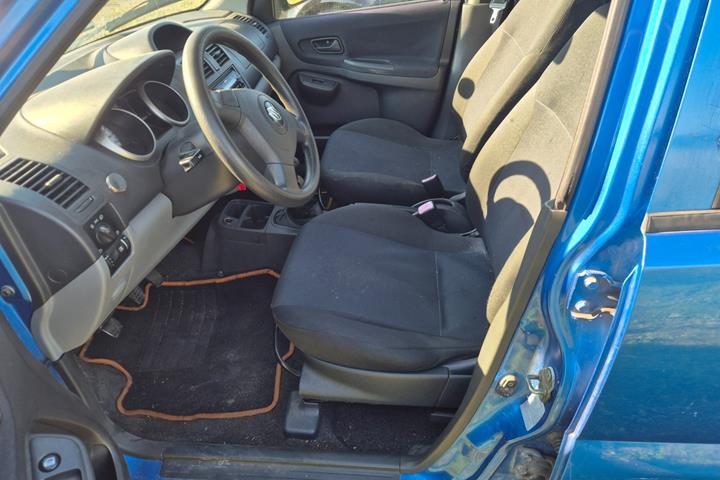 Blå Suzuki Ignis fra 2005