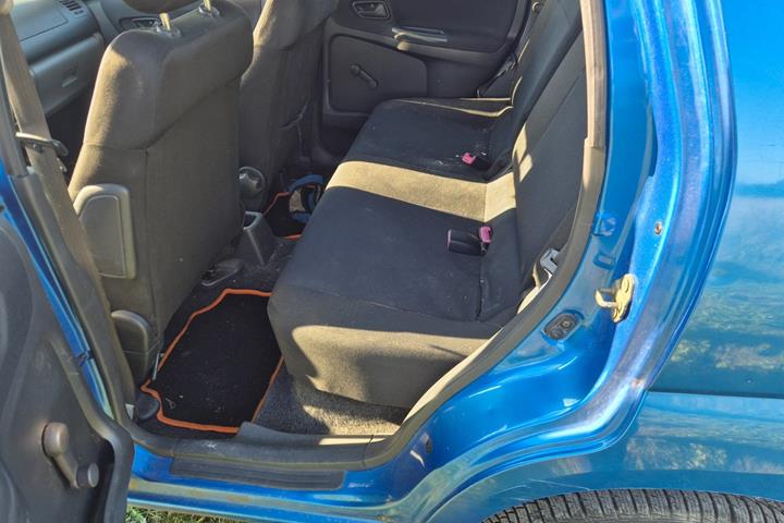 Blå Suzuki Ignis fra 2005
