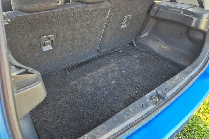 Blå Suzuki Ignis fra 2005