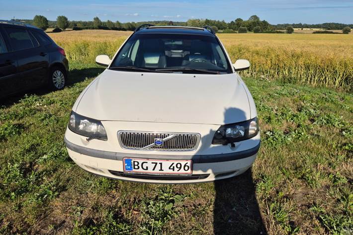 Hvid Volvo V70 fra 2002