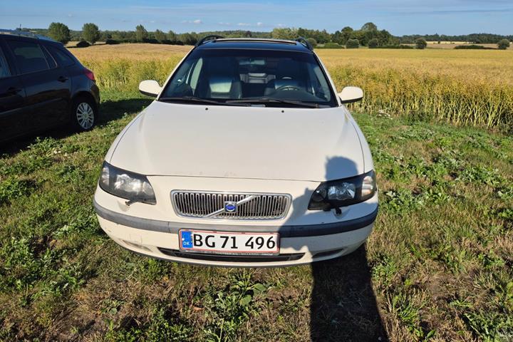 Hvid Volvo V70 fra 2002
