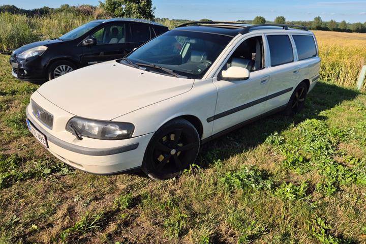 Hvid Volvo V70 fra 2002