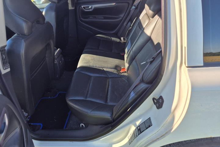 Hvid Volvo V70 fra 2002