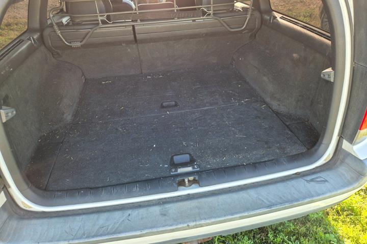 Hvid Volvo V70 fra 2002
