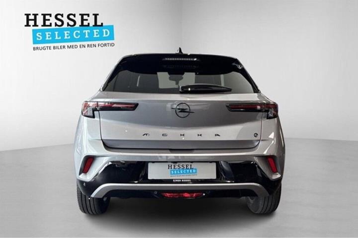 Sølv Opel Mokka-e fra 2025