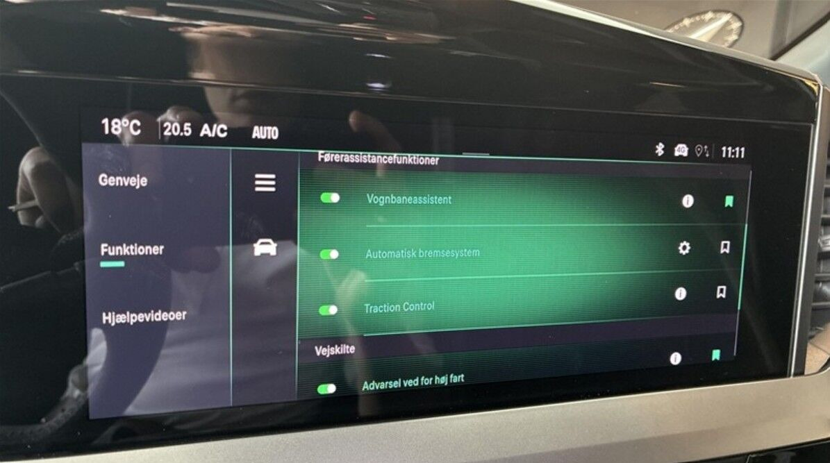 Sølv Opel Mokka-e fra 2025