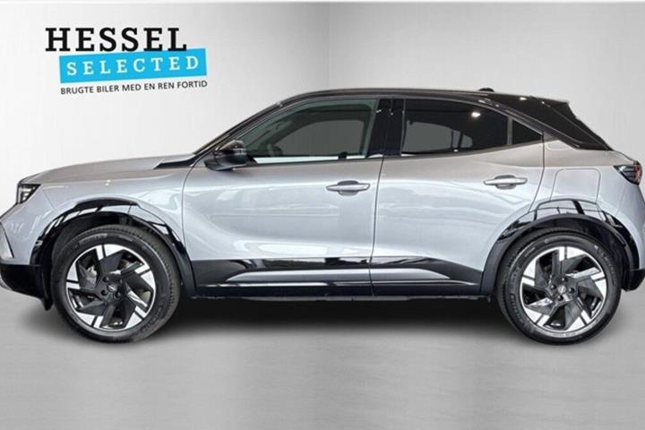 Sølv Opel Mokka-e fra 2025