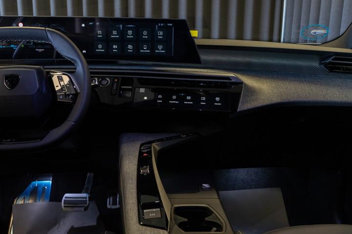 Sort Peugeot e-5008 fra 2026