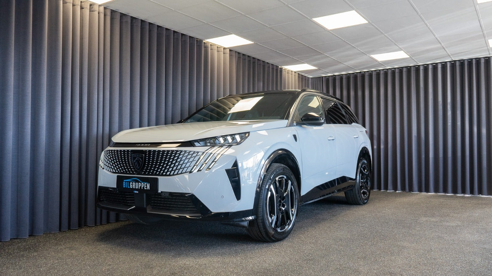 Hvid Peugeot e-5008 fra 2026