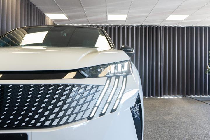 Hvid Peugeot e-5008 fra 2026