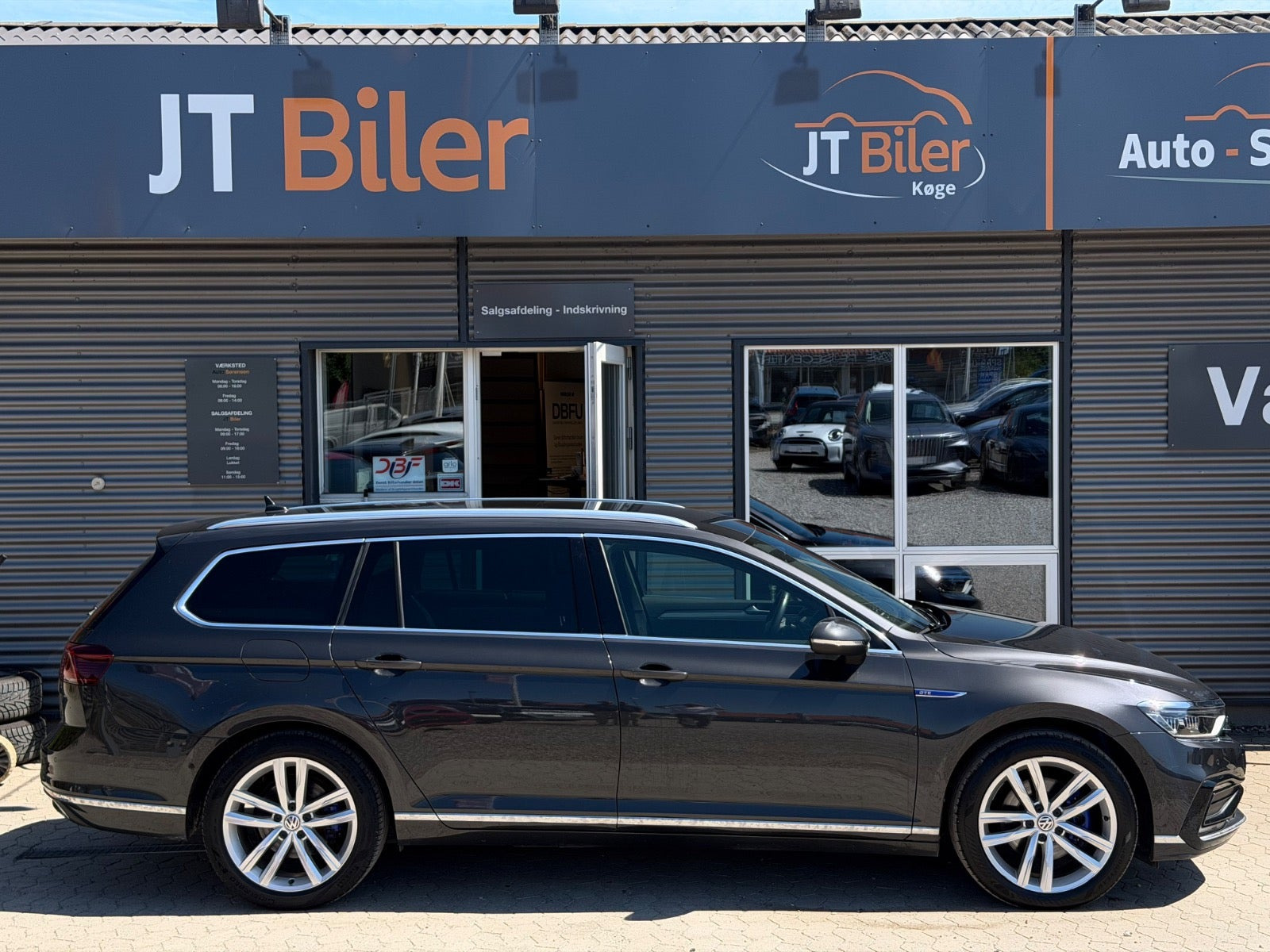 Grå VW Passat fra 2020