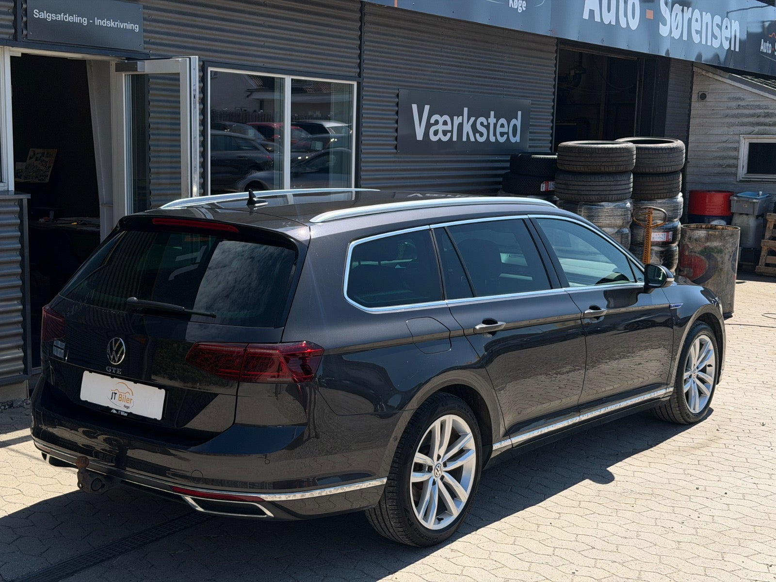 Grå VW Passat fra 2020