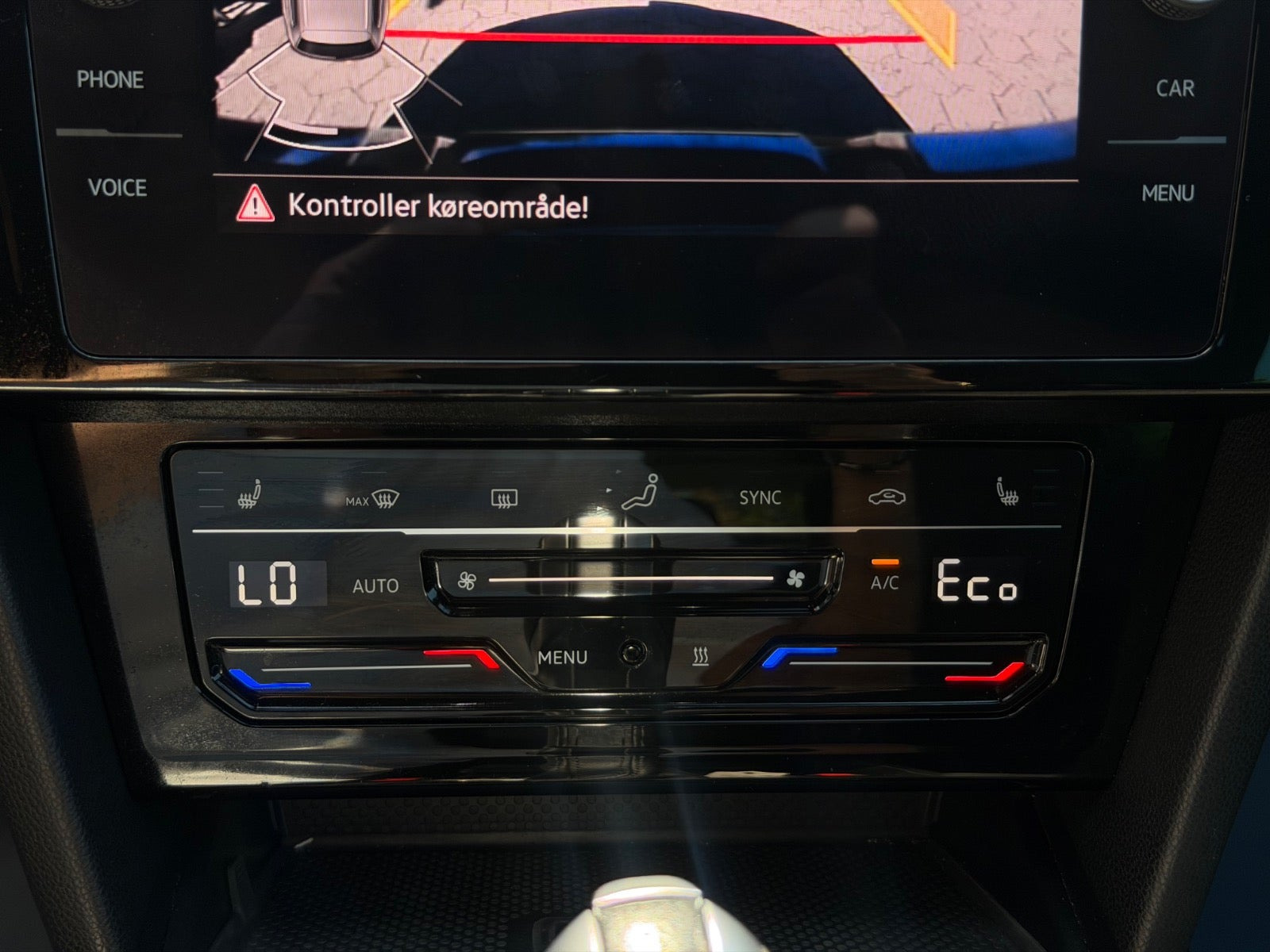 Grå VW Passat fra 2020