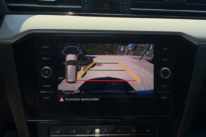 Grå VW Passat fra 2020