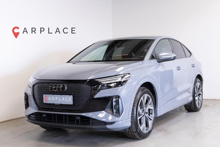 Grå Audi Q4 e-tron fra 2024 set udefra