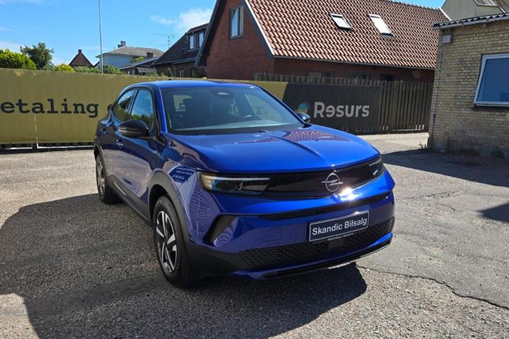 Blå Opel Mokka-e fra 2025