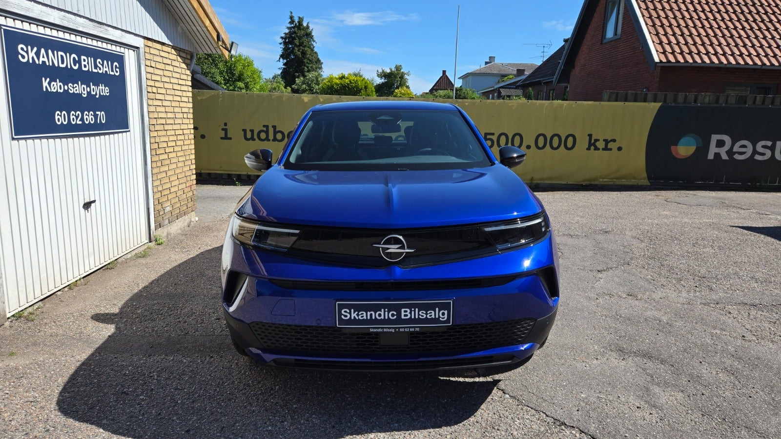 Blå Opel Mokka-e fra 2025