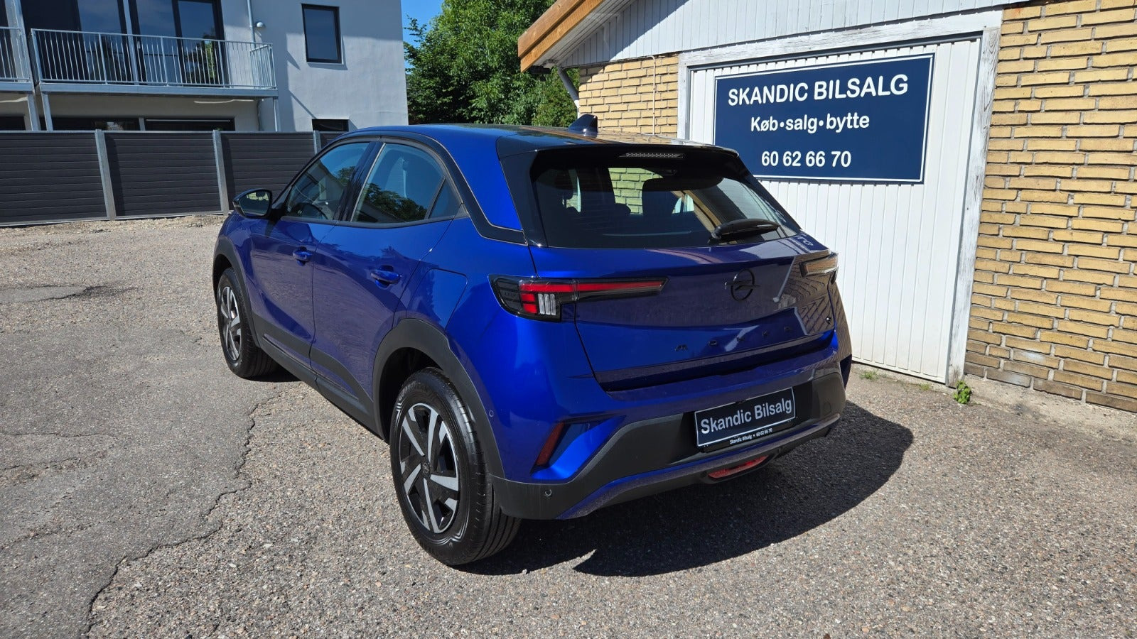 Blå Opel Mokka-e fra 2025