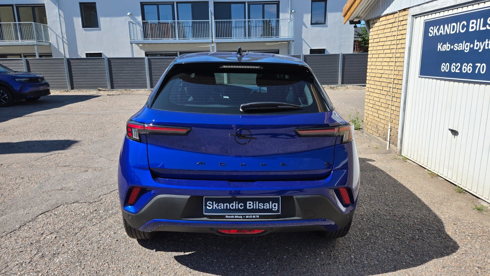 Blå Opel Mokka-e fra 2025