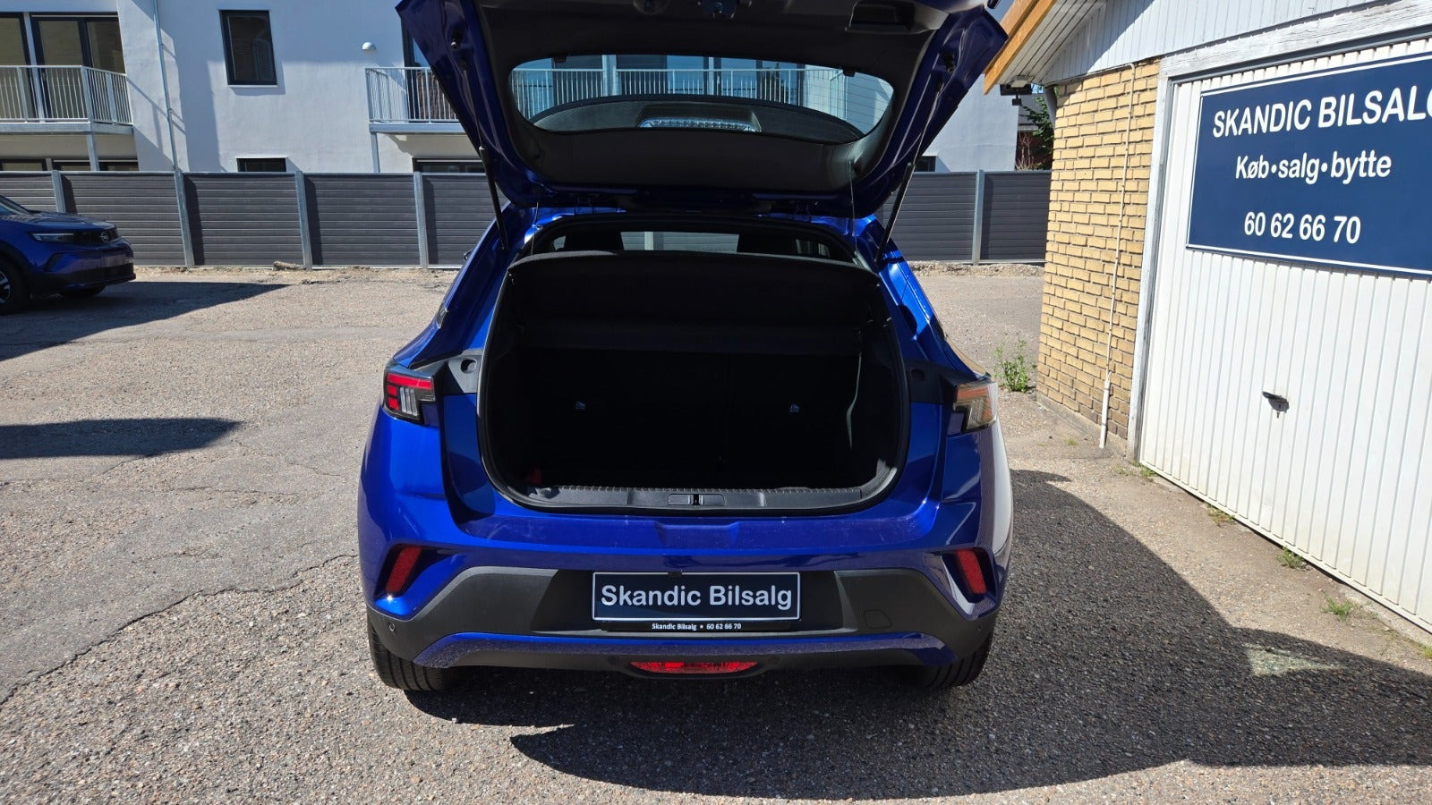 Blå Opel Mokka-e fra 2025