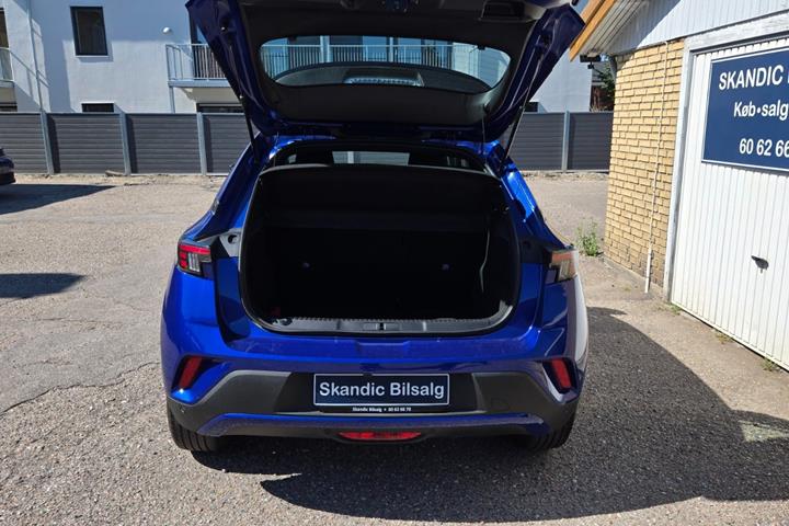 Blå Opel Mokka-e fra 2025