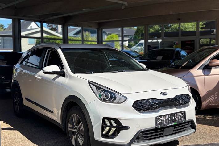 Hvid Kia Niro fra 2021 set udefra