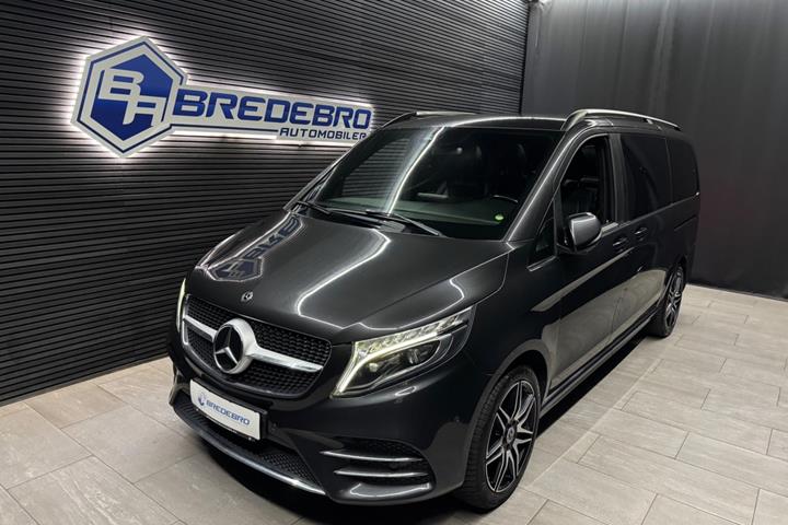 Grå Mercedes V300 d fra 2019 set udefra