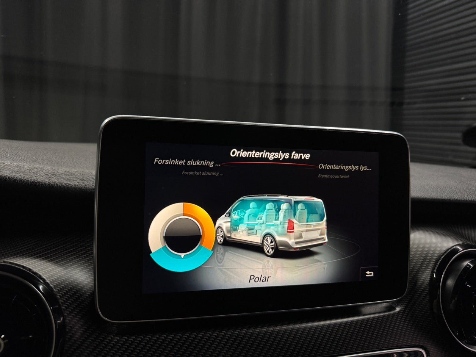 Grå Mercedes V300 d fra 2019