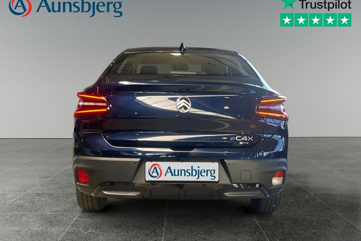 Blå Citroën ë-C4 X fra 2025