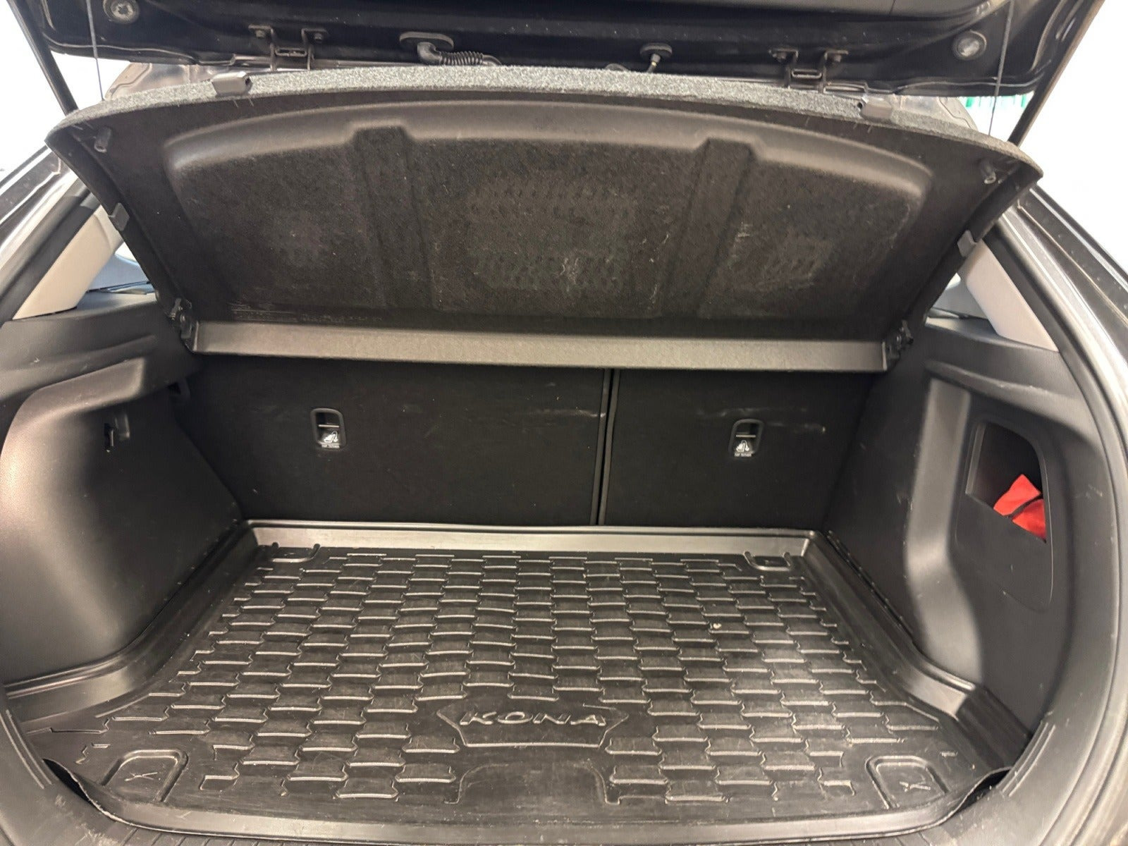 Grå Hyundai Kona fra 2017