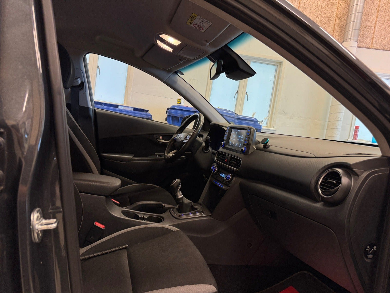 Grå Hyundai Kona fra 2017