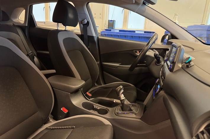 Grå Hyundai Kona fra 2017