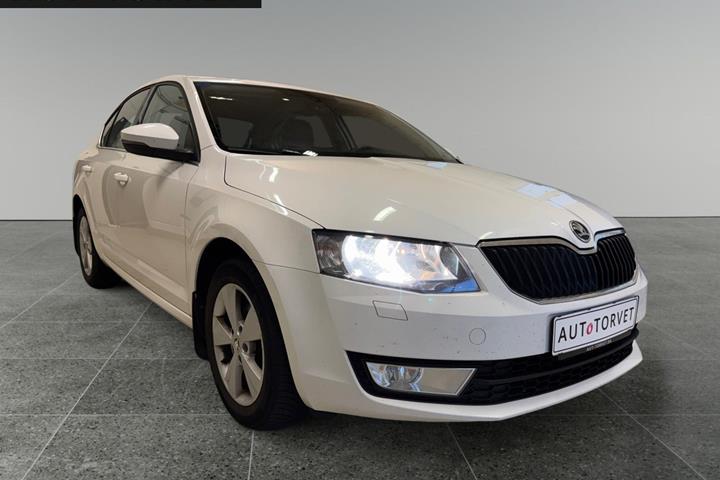 Hvid Skoda Octavia fra 2014