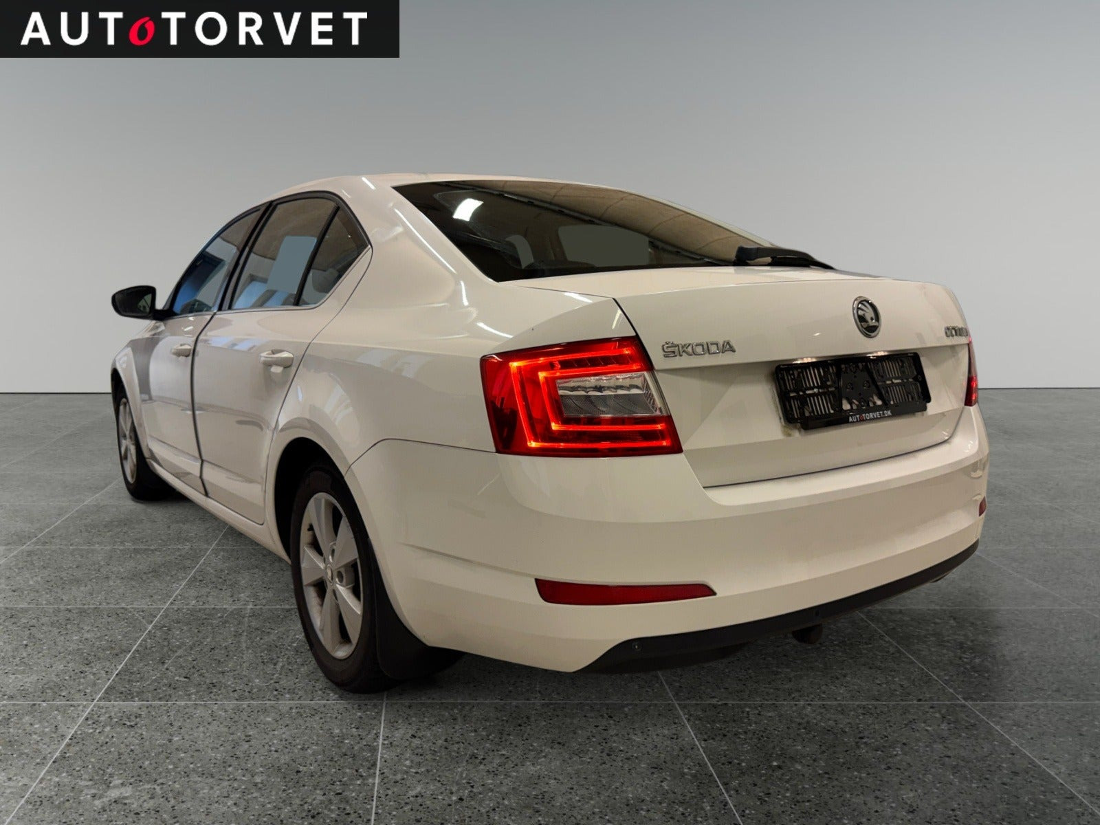 Hvid Skoda Octavia fra 2014