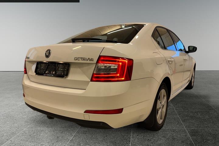 Hvid Skoda Octavia fra 2014