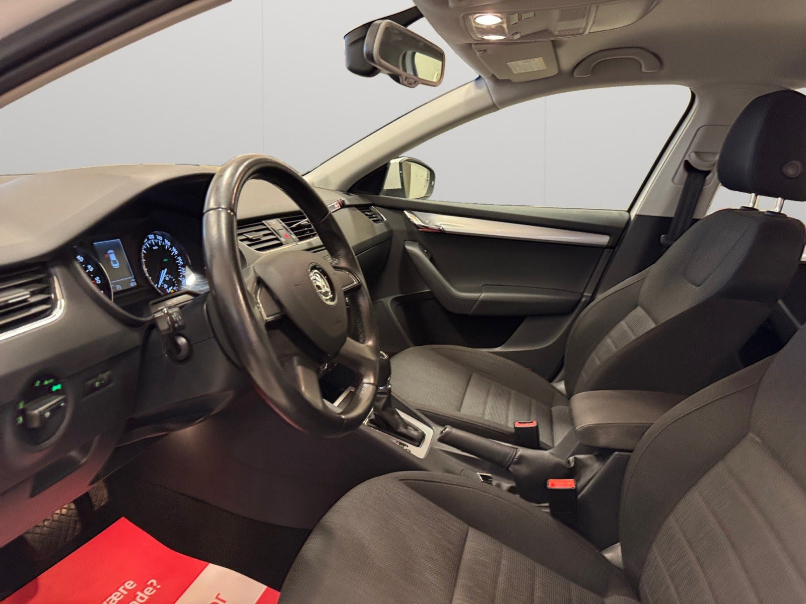 Hvid Skoda Octavia fra 2014