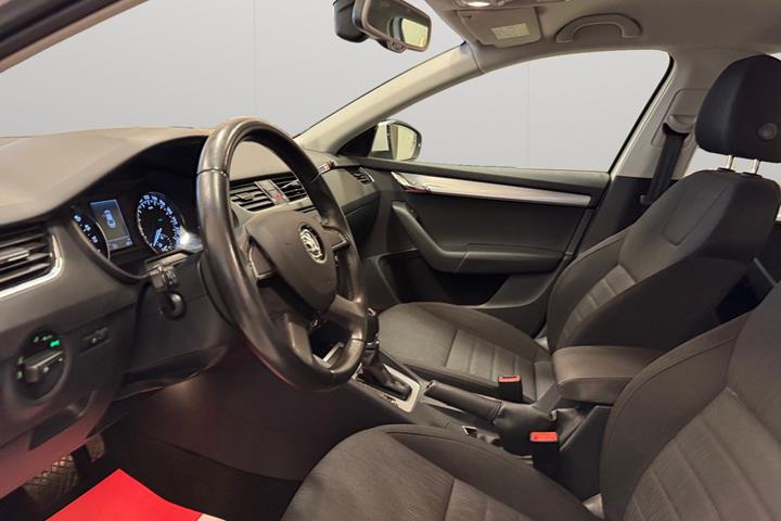 Hvid Skoda Octavia fra 2014
