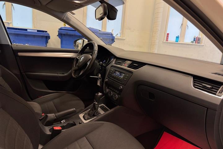 Hvid Skoda Octavia fra 2014