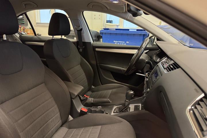 Hvid Skoda Octavia fra 2014