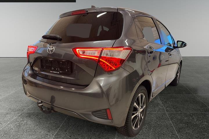 Grå Toyota Yaris fra 2019