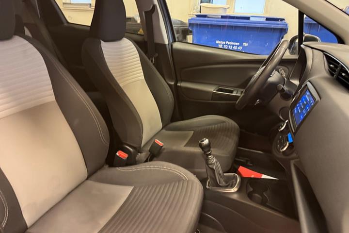 Grå Toyota Yaris fra 2019